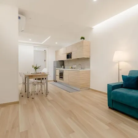 Graziano Airport Неаполь